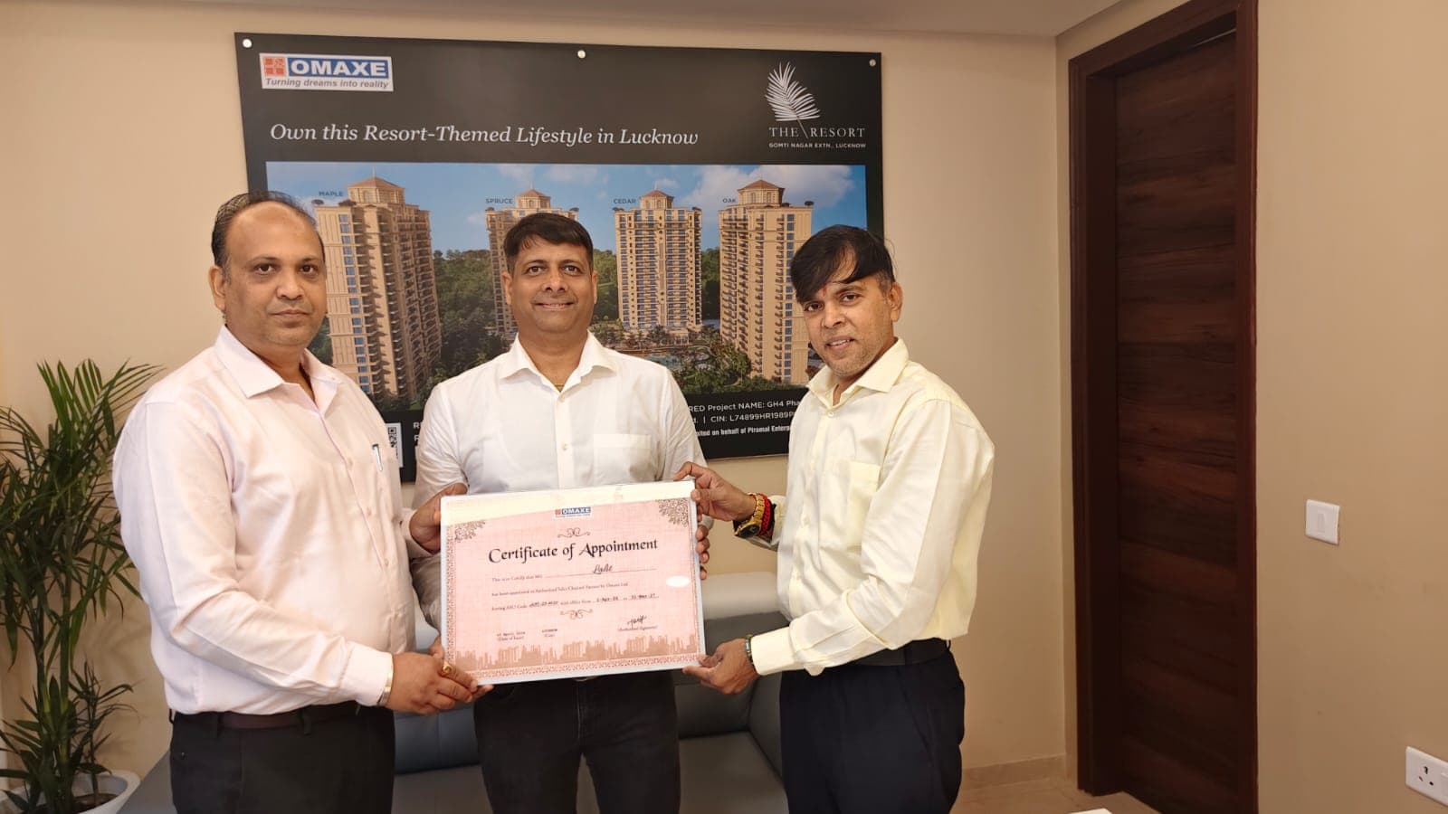 Lalit Singh (centre) receiving his Certificate of Appointment as Authorised Sales Channel Partner from Omaxe Ltd.